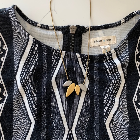 Silence + noise (Urban Outfitters) tribal top - Picture 3 of 10